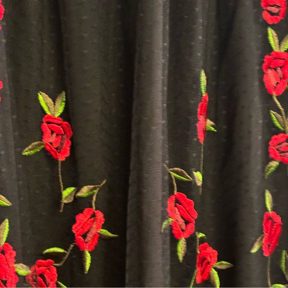 NWT Lovers & Friends Tulle Rose Embroidered Skirt - Picture 2 of 6